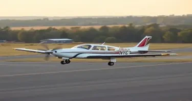 Piper Cherokee in the middle of takeoff