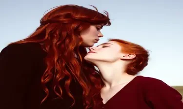 2 redheads kissing
