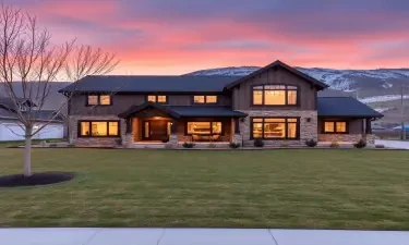 5100 square foot two level home in washington utah