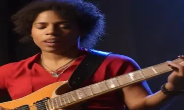 Jackie Venson playing a guitar